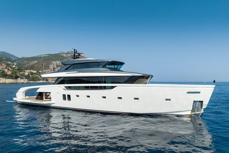 Motor Yacht Ami