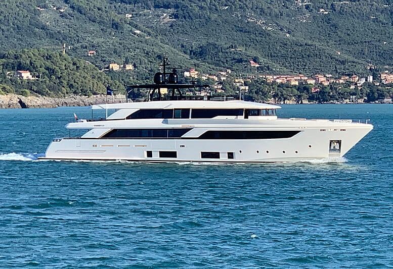 Motor Yacht April