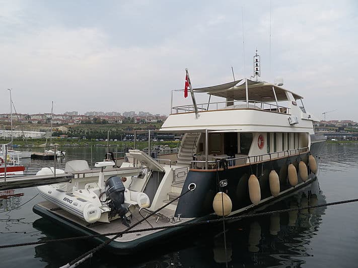 Motor Yacht April V