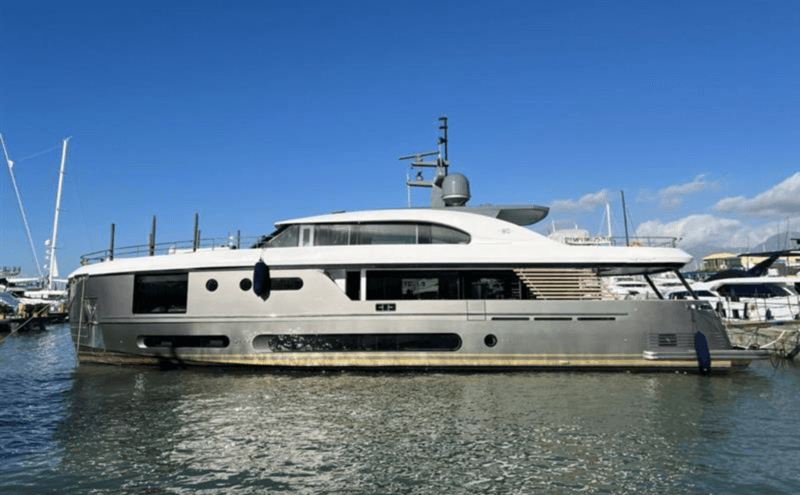 Motor Yacht Aria