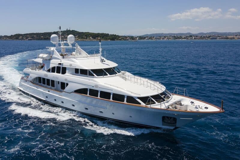 Motor Yacht Aura