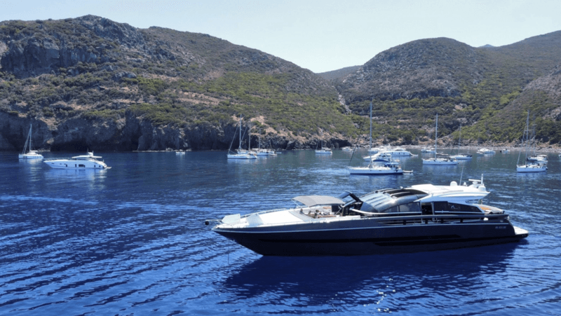 Motor Yacht Black Legend