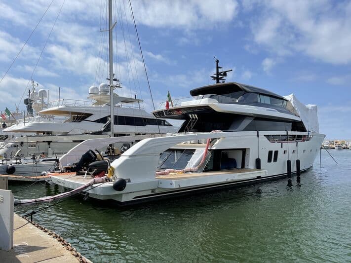 Motor Yacht Blue Belly