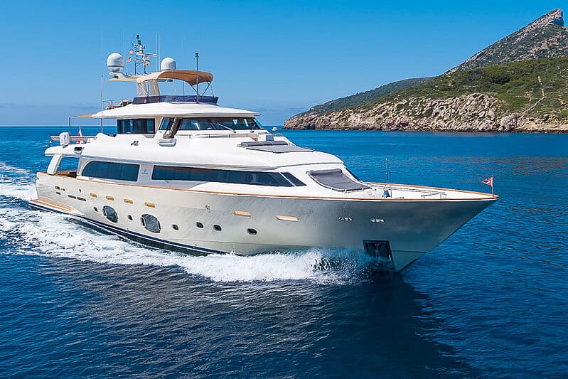 Motor Yacht Blue Line