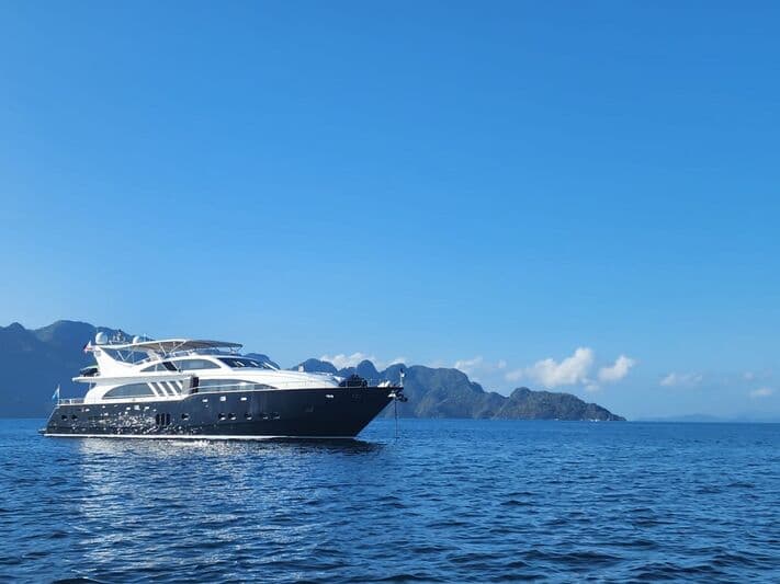 Motor Yacht Blue Sapphire