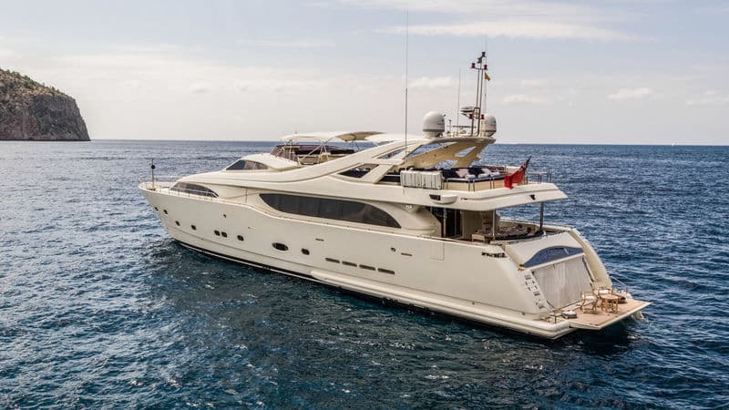 Motor Yacht Champagne et Caviar