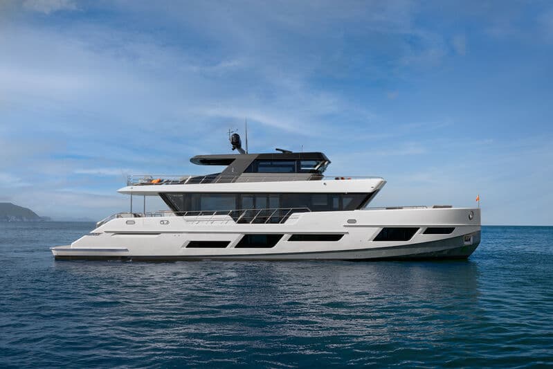 Motor Yacht CLX96/01