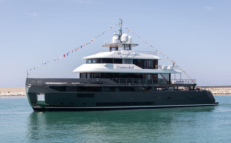 Motor Yacht Connected