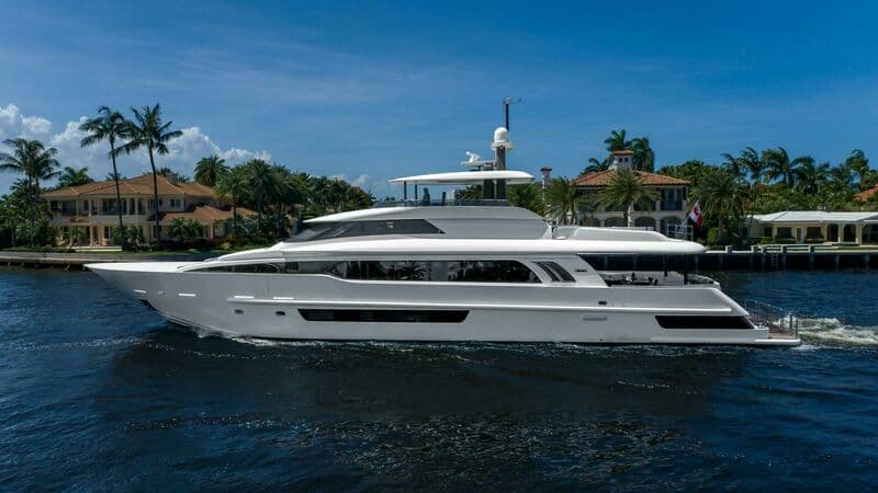 Motor Yacht Crescent Lady