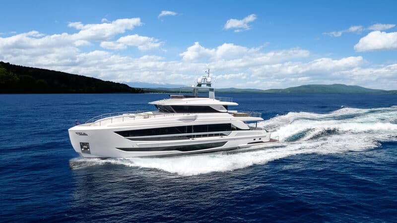 Motor Yacht Crowned Eagle