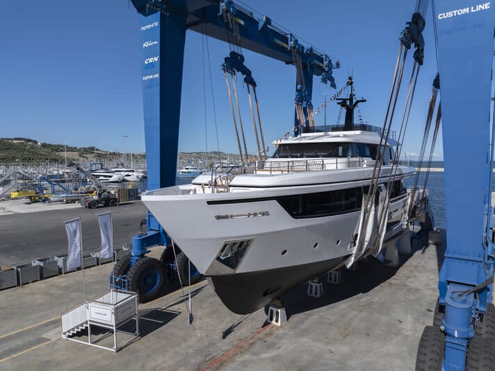 Motor Yacht Custom Line Navetta 30/21