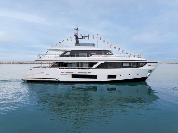 Motor Yacht Custom Line Navetta 30/22