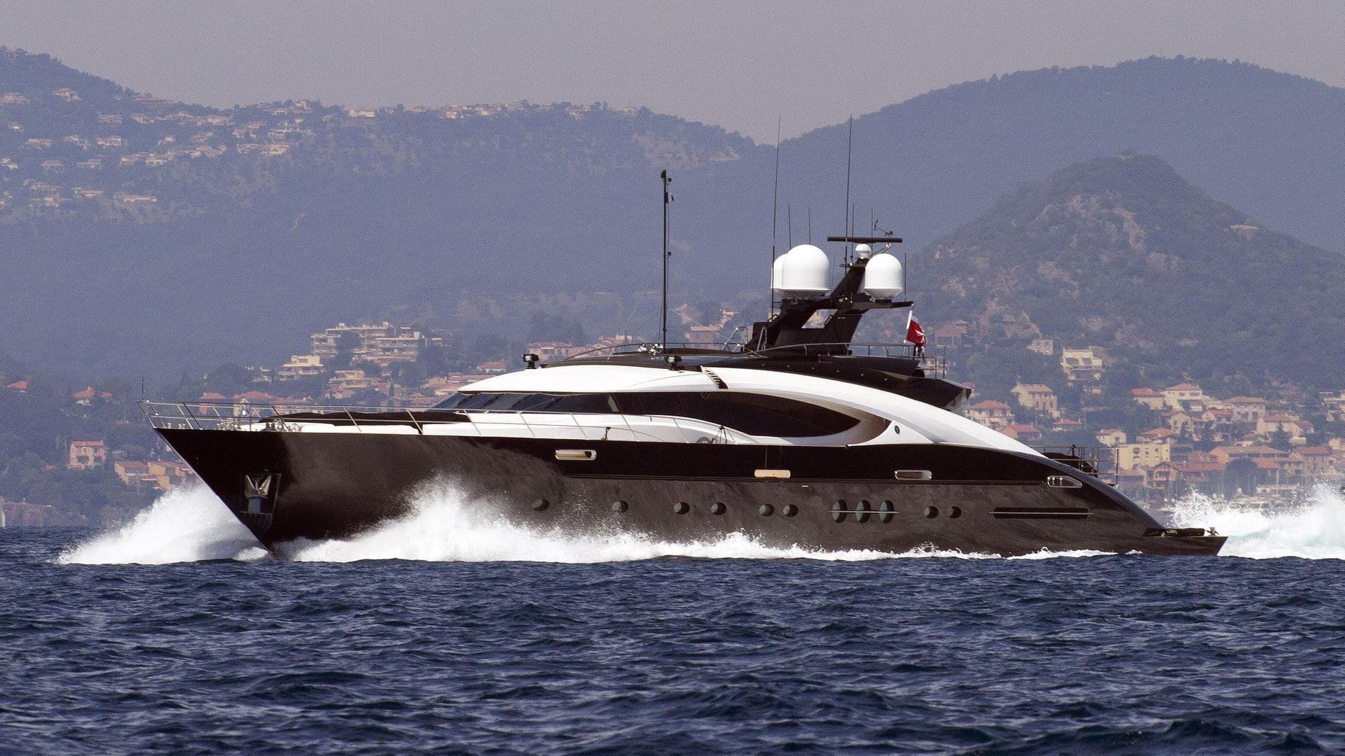 Motor Yacht Domino