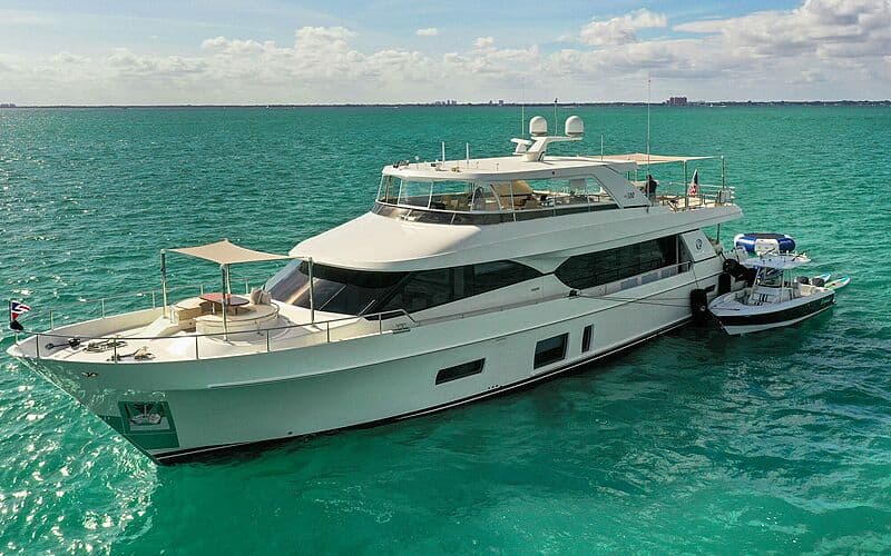 Motor Yacht Entrepreneur