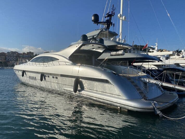 Motor Yacht Escape Mana