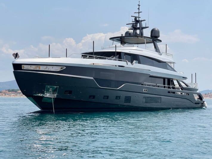 Motor Yacht Eye of Destiny