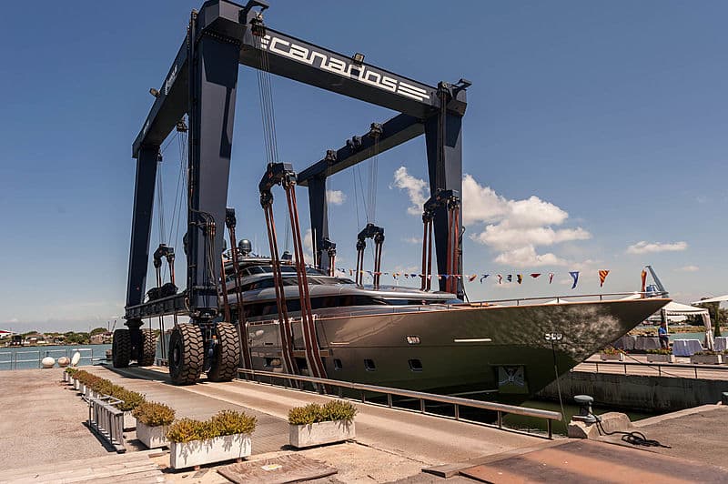 Motor Yacht Far Away