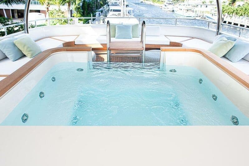 Motor Yacht Glory