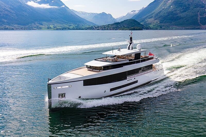 Motor Yacht Gray Cliffs