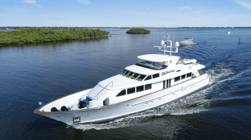 Motor Yacht Hau Tree