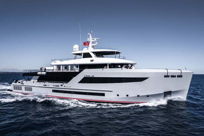 Motor Yacht Heeus