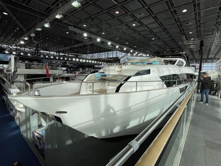 Motor Yacht High Energy