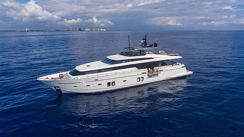 Motor Yacht Honey Pot