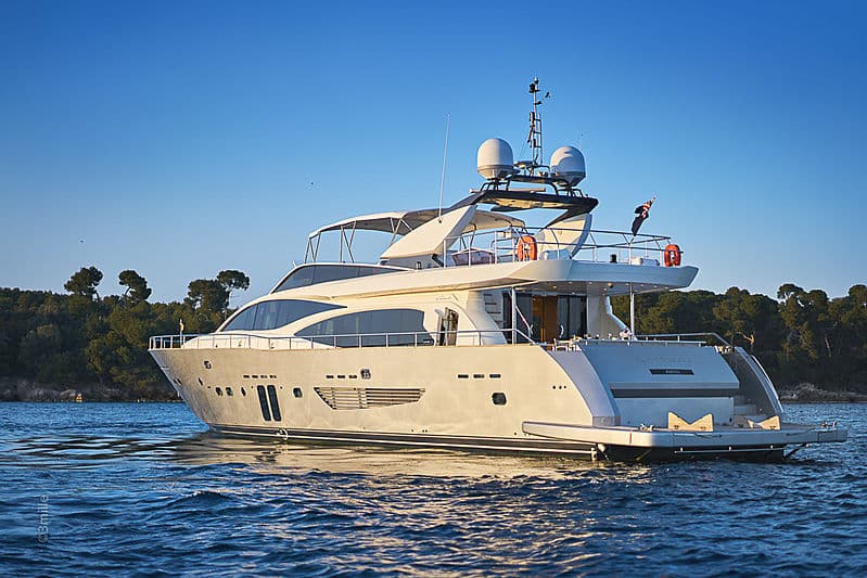 Motor Yacht Hummingbird