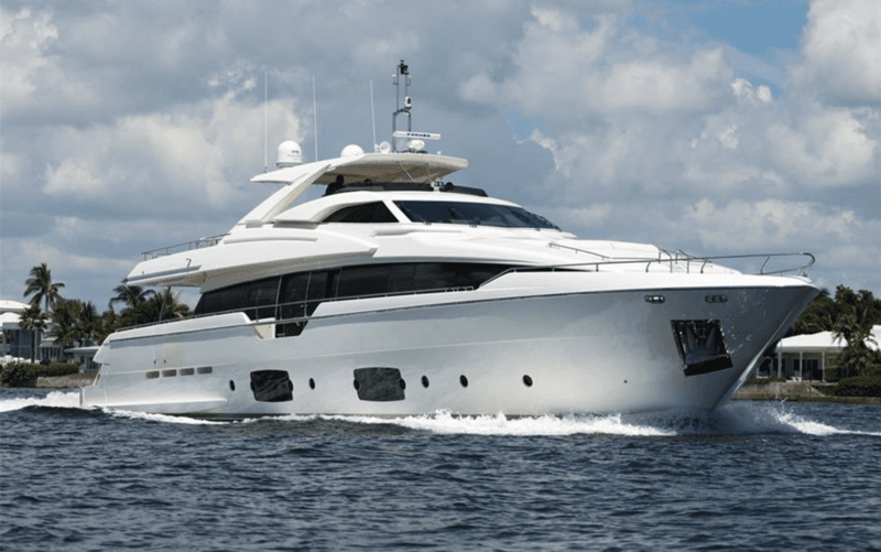 Motor Yacht In Too Deep