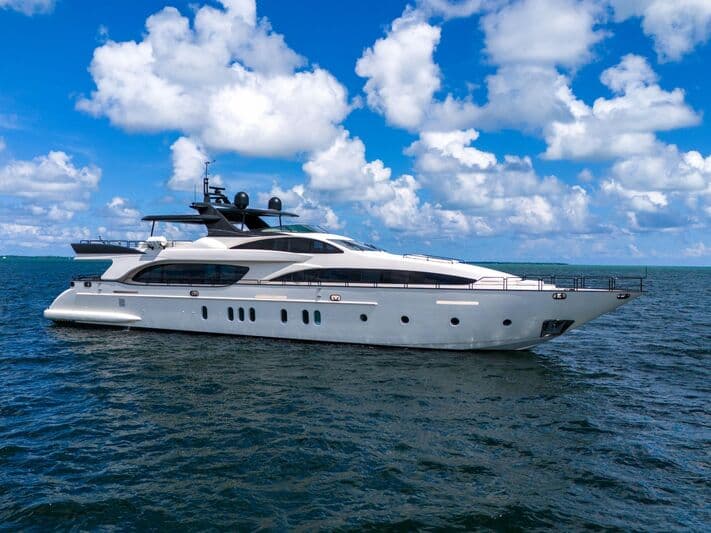 Motor Yacht Infinity