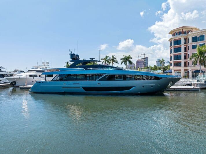 Motor Yacht Iron Gryphon