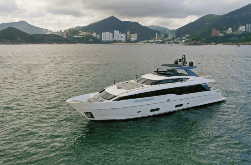Motor Yacht J