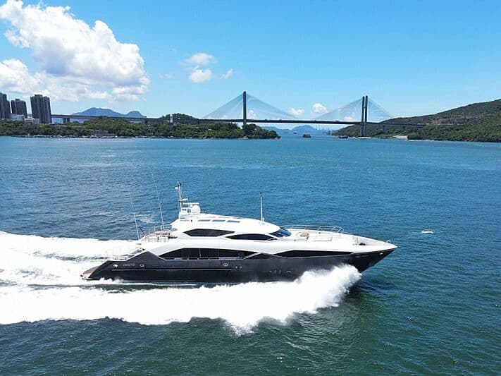 Motor Yacht J & Li