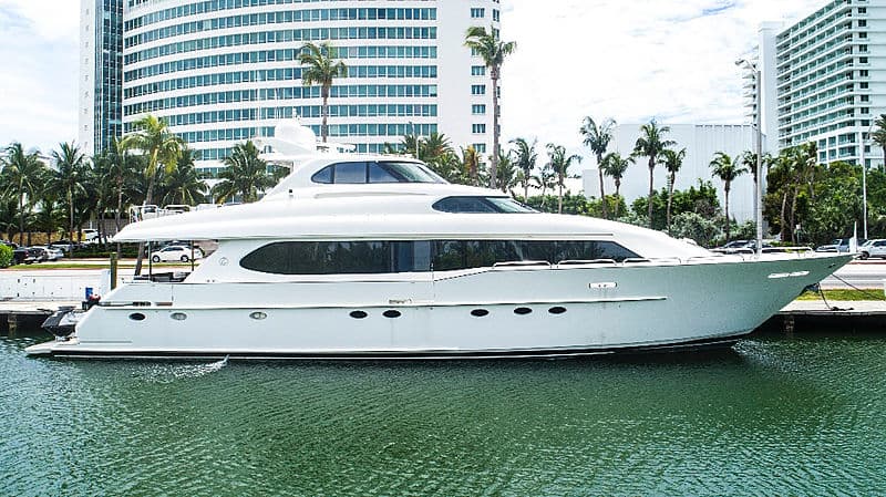 Motor Yacht L'Eau Profile