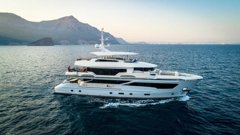 Motor Yacht Lady Caroline