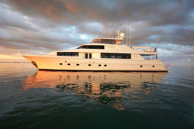 Motor Yacht Lady Gray