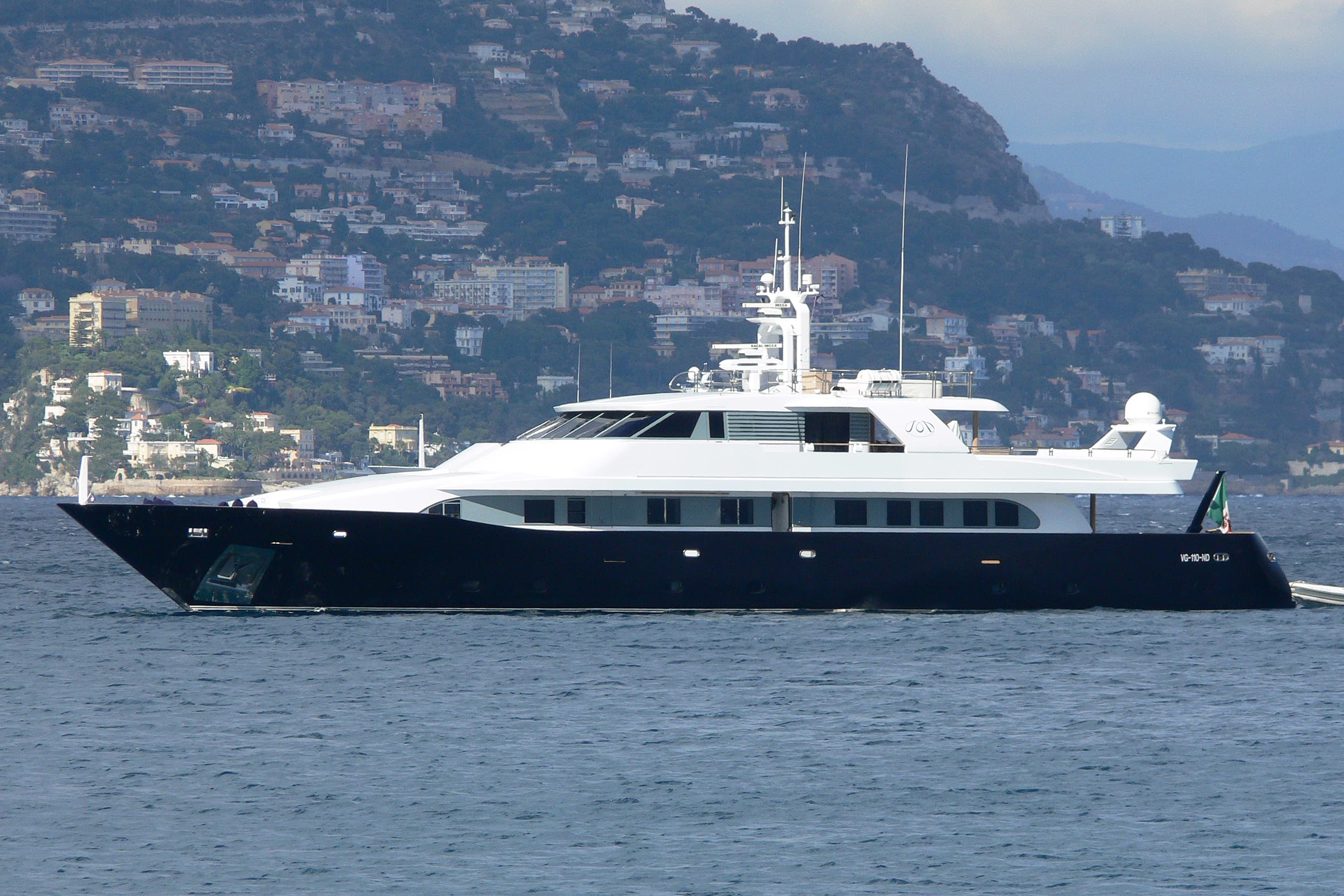 Motor Yacht Lady in Blue