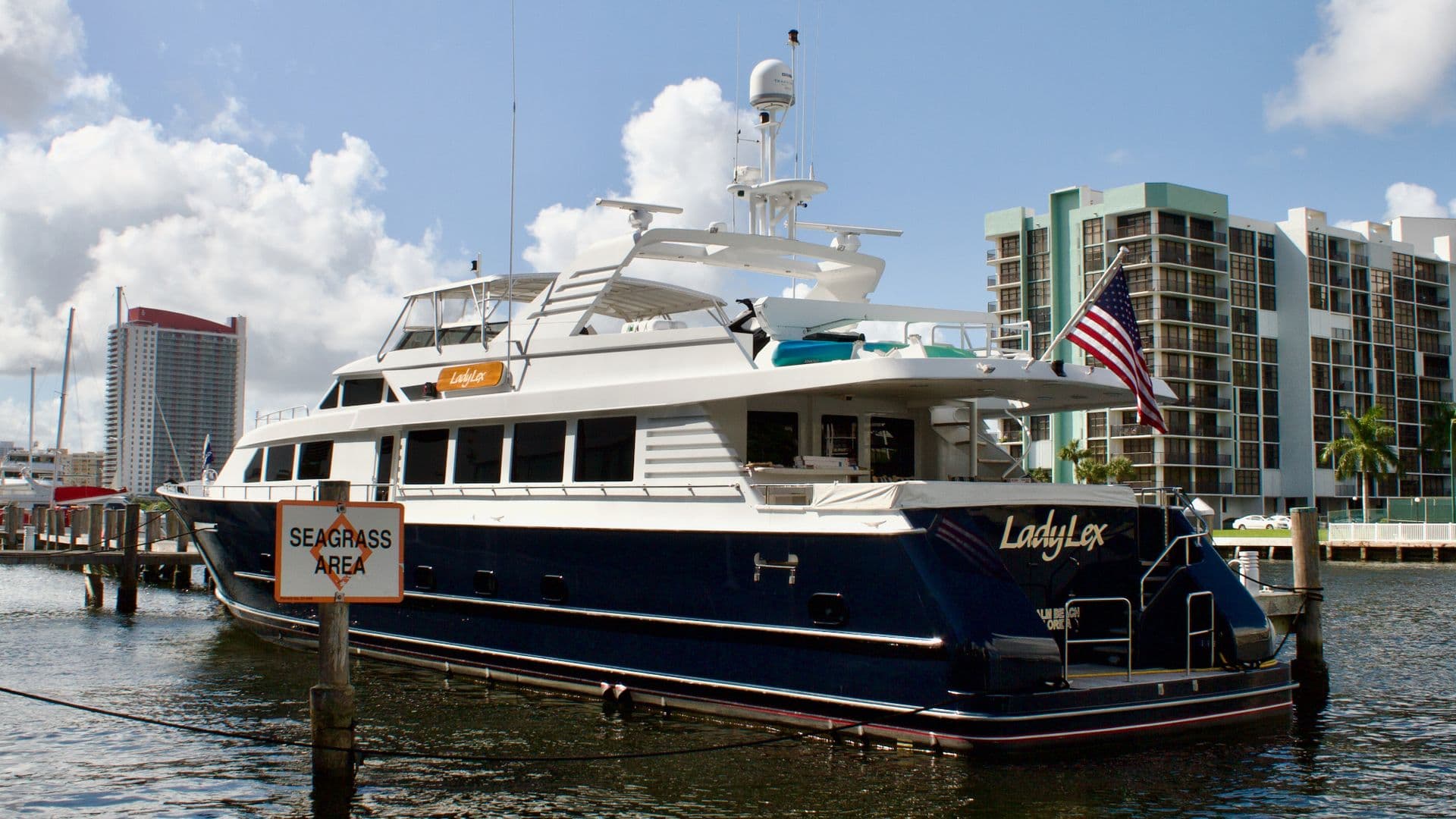 Motor Yacht Lady Lex