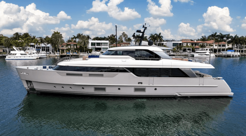 Motor Yacht Legacy