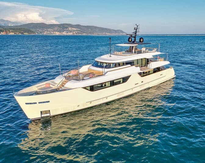 Motor Yacht Let It Be