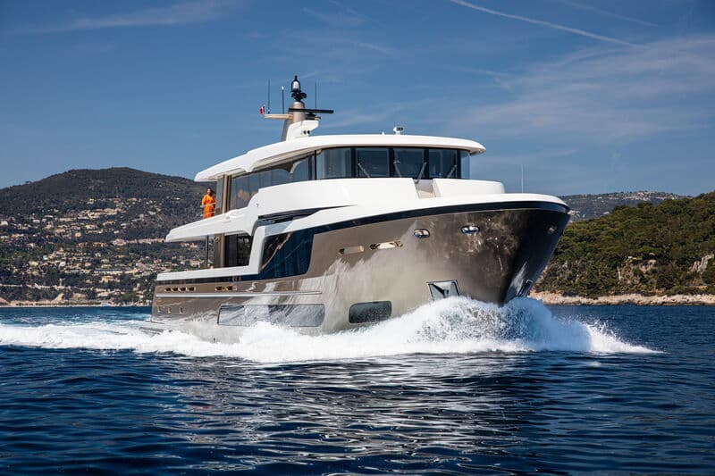 Motor Yacht LL