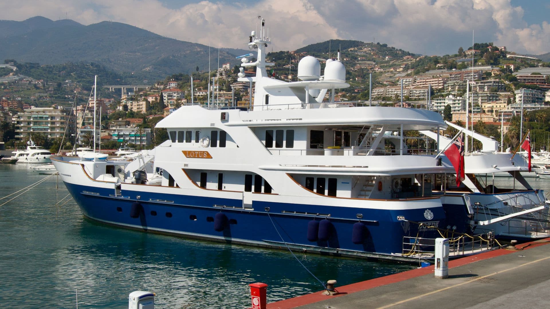 Motor Yacht Lotus