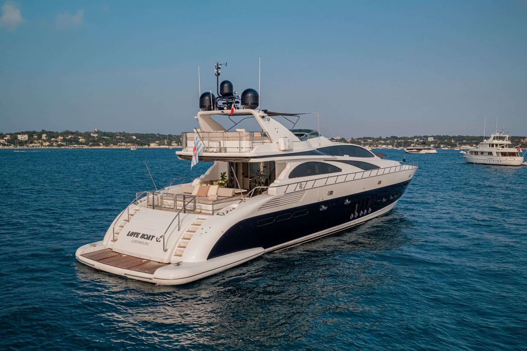 Motor Yacht Love Boat