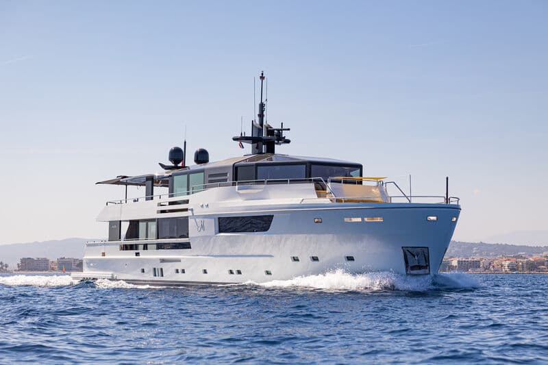 Motor Yacht M