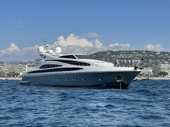 Motor Yacht M.J. Taknm