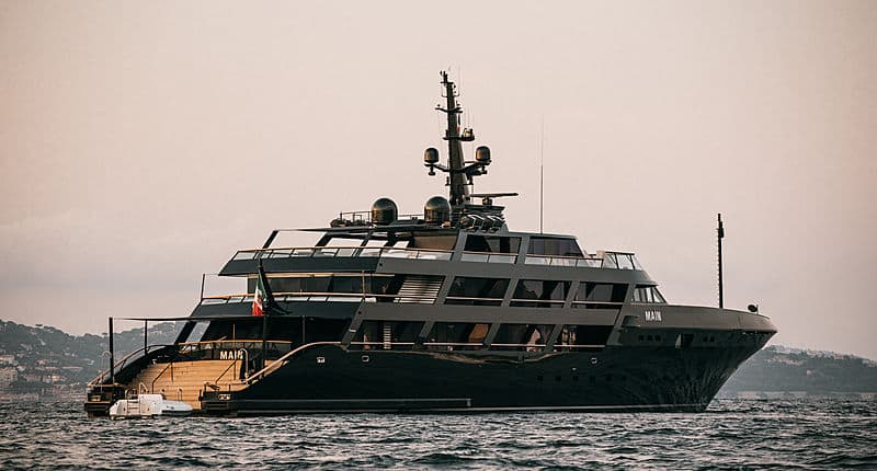 Motor Yacht Main