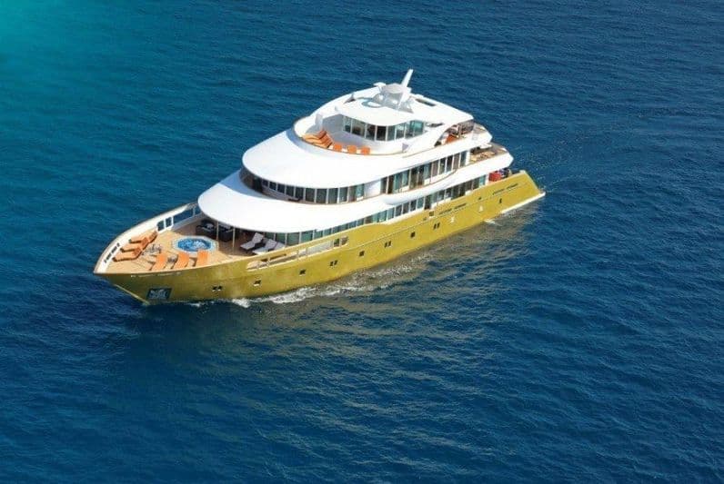 Motor Yacht Maldives Crown