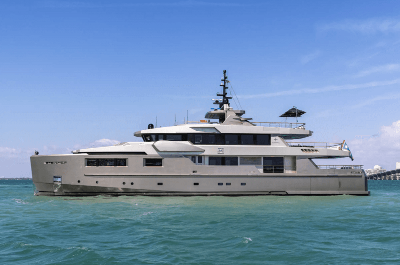 Motor Yacht Maverick
