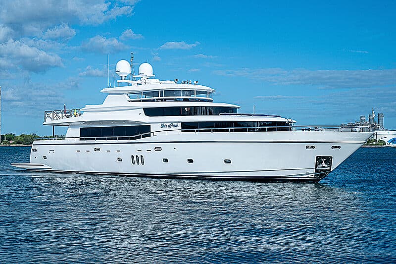 Motor Yacht Migration