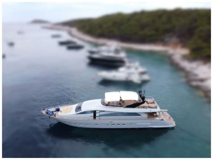 Motor Yacht Monkey Business